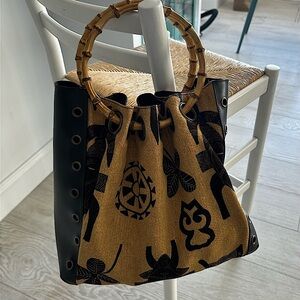 Max New York patterned pocketbook with bamboo handles